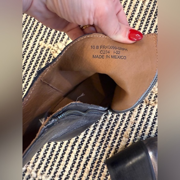 NWOT Frye Karen Metallic Leather Ankle Boot - Picture 4 of 6